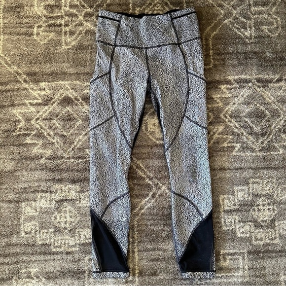 Lululemon High Rise Mesh Pocket Leggings Black Grey Printed 25” - Picture 1 of 8